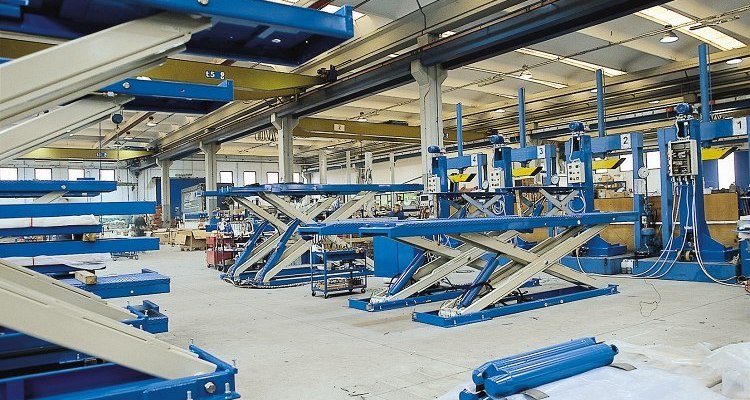 OMCN production of automotive lifts and workshop equipment